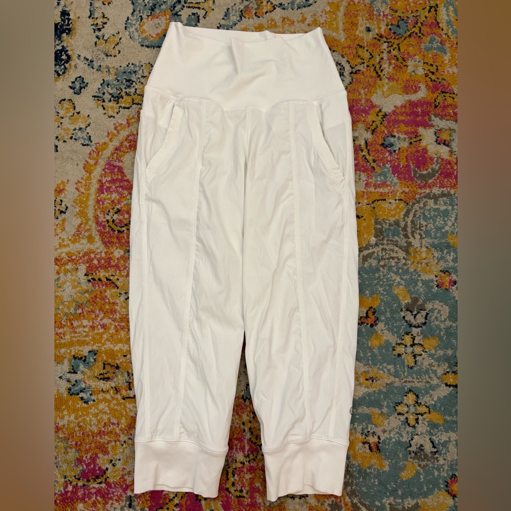 Lululemon Cropped Dance Studio Jogger